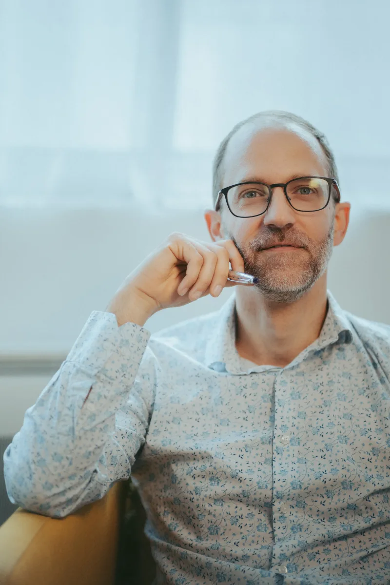 Portrait de Jean-Michel Loubet, praticien en relation d'aide à Lille Hellemmes