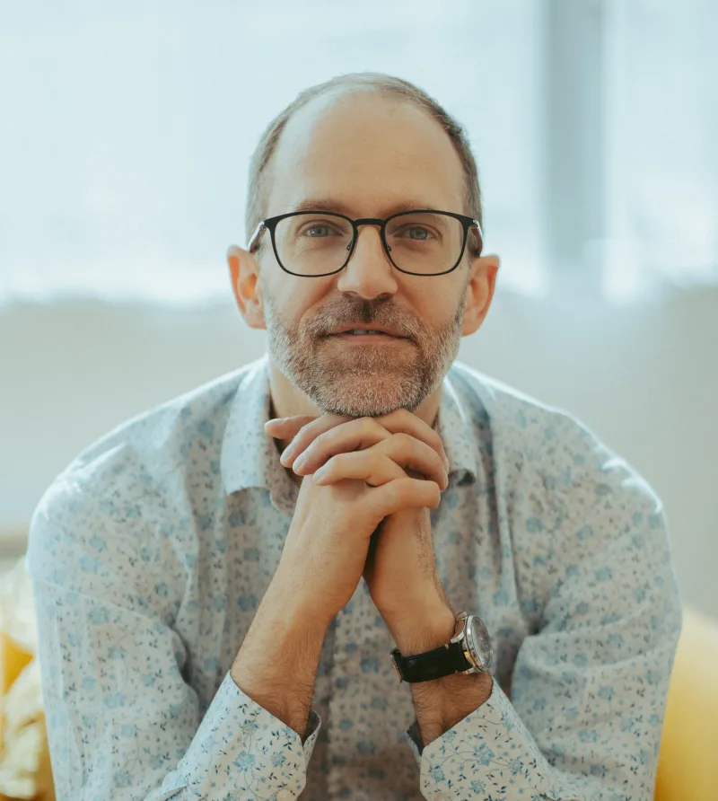 Portrait de Jean-Michel Loubet, praticien en relation d'aide à Lille Hellemmes